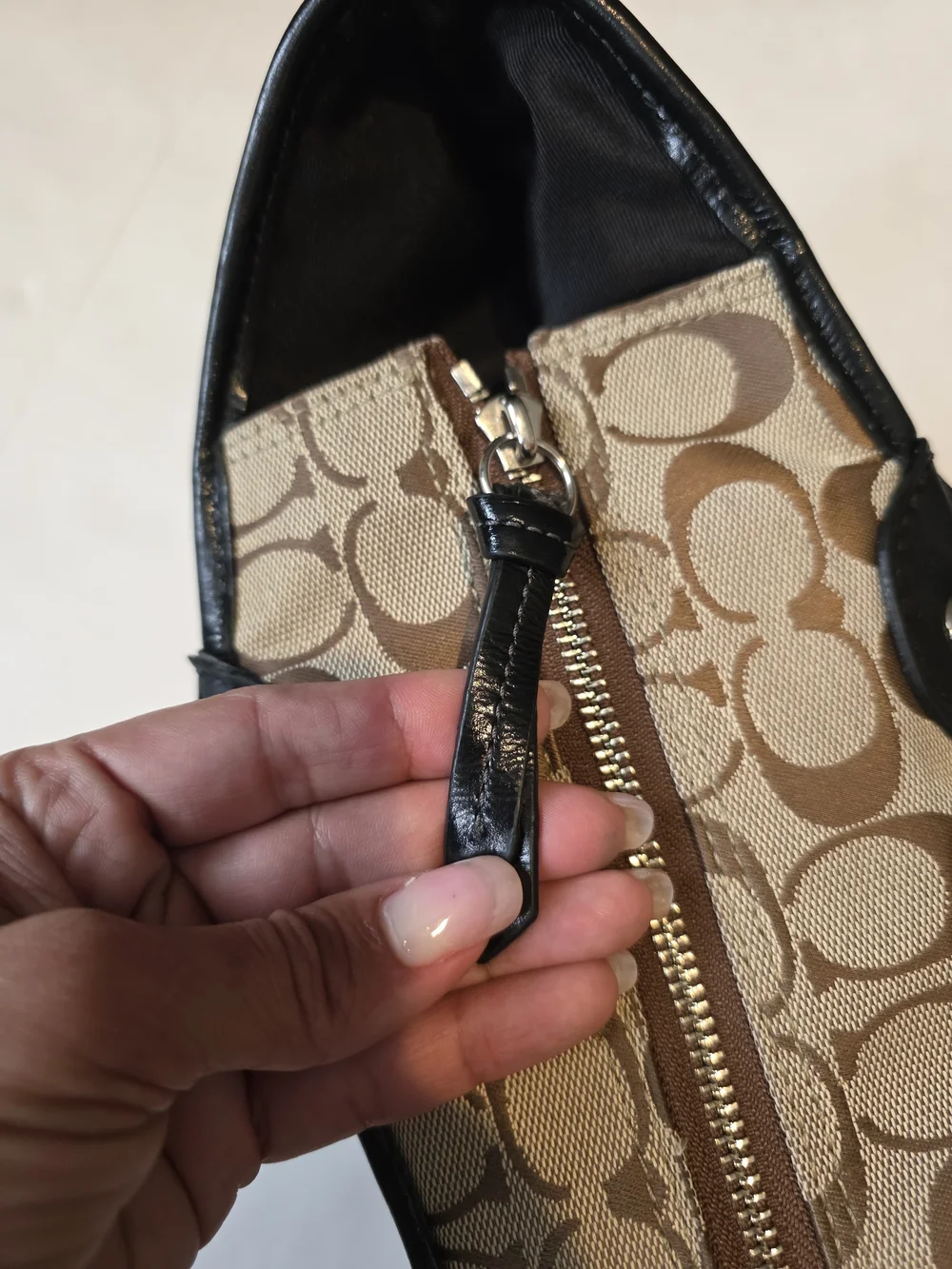 Coach Signature Canvas Tote Bag in Khaki/Chocolate/Black. Used Gread Condition.